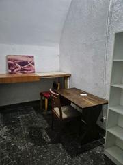 Location Bureau  Carrer d'en singuerlin. Taller/estudio de 9m2 en centro coworking artistico