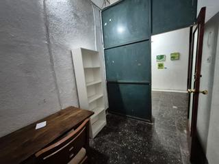 Location Bureau  Carrer d'en singuerlin. Taller/estudio de 9m2 en centro coworking artistico