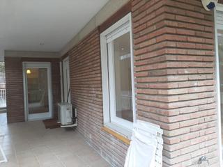 Alquiler Piso  Carrer de l'emancipació. Piso con  zona jardín y 2 plazas parking