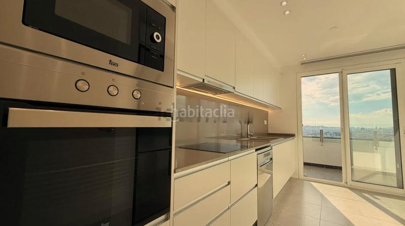 Foto 6b801131-5c0d-440b-8efe-23b083ae3ed5. Alquiler piso ático premium de 150 m² en planta 25ª con vistas icónicas a en Barcelona