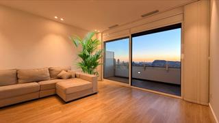 Location Attique  Carrer de bilbao. Atico y vistas excepcionales de día y noche