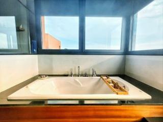 Casa  Carrer adelaida. Chalet al  norte de gerona