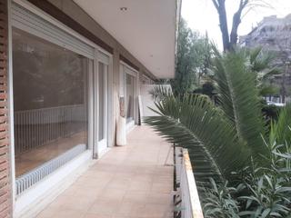 Location Appartement  Carrer de l'emancipació. Piso terraza y cinco dormitorios