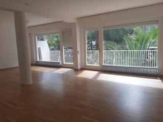Lloguer Pis  Carrer de l'emancipació. Piso de 236 m2   cinco dormitorios st gervasi