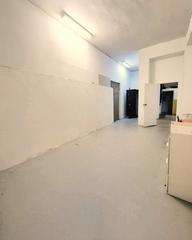 Rent Office space  Carrer d'en singuerlin. Espacio para taller artistico u oficina