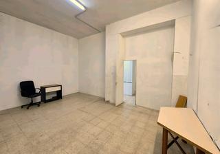 Location Bureau  Carrer d'en singuerlin. Taller  privado en centro coworking artistico