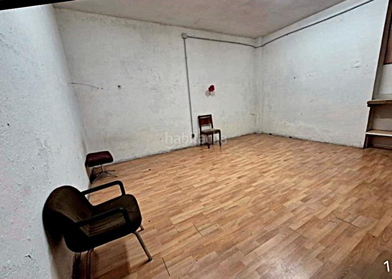 Foto 53bcae24-a2d1-42c7-8776-c83425ec360b. Alquiler local comercial local en nave de coworking artistico en Santa Coloma de Gramenet