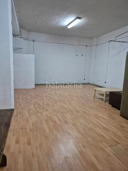 Foto b4db93a6-3919-4103-ba22-9492af3e0af0. Alquiler local comercial local en nave de coworking artistico en Santa Coloma de Gramenet