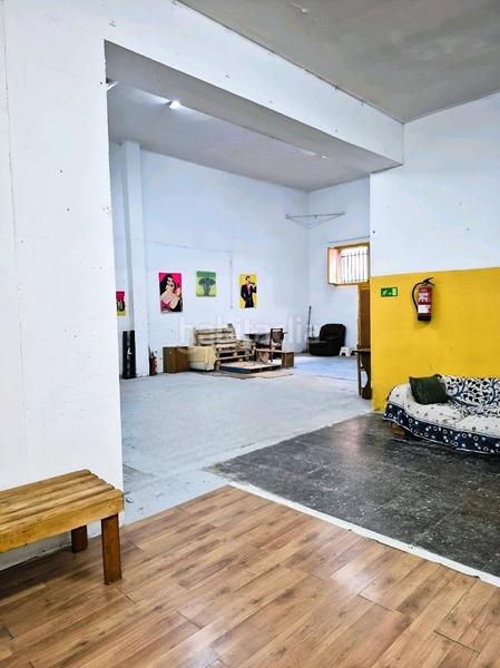 Foto d1f7d044-33c2-42c8-b631-f04e902824b9. Alquiler local comercial local en nave de coworking artistico en Santa Coloma de Gramenet