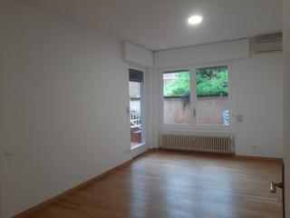 Alquiler Piso en Tres Torres. Piso sarria con terraza jardín y 2 plazas parking