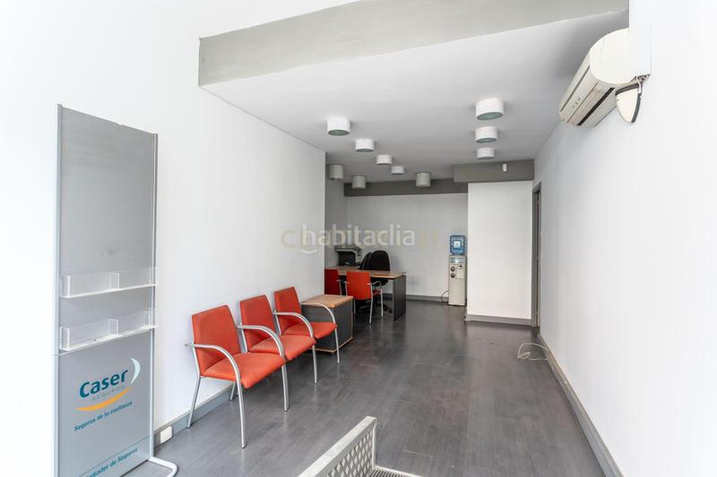 Foto d08854b9-4efc-4d48-81b4-b220d3857202. Local comercial en rambla de modolell en Centre Viladecans