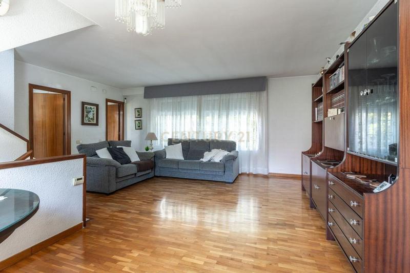 Foto 16d68ad6-a79d-4b12-b00f-95d18ecdb5a1. Casa con riscaldamento parcheggio in Passeig Maragall Gavà