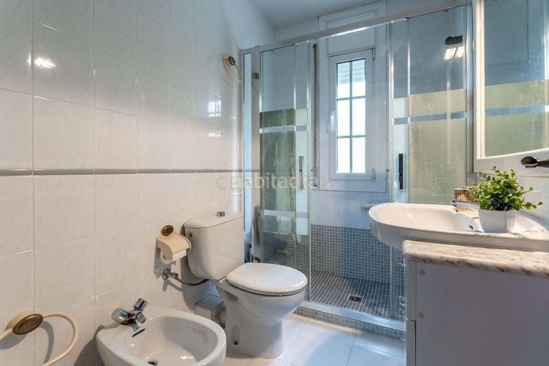 Foto 5092dec8-cdfb-4ef2-8c7e-d611c3b67e81. Casa con riscaldamento parcheggio in Passeig Maragall Gavà