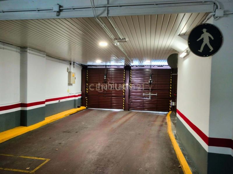 Foto 1848e955-5c41-4276-84c4-b81cd882e41d. Parking coche en carrer de la marina en Fort Pienc Barcelona