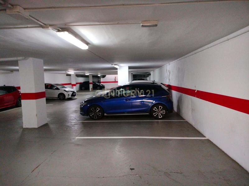 Foto 33f27698-eba2-42a6-a2b8-0a6d4e96f719. Parking coche en carrer de la marina en Fort Pienc Barcelona