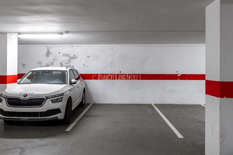 Foto 6f7cdc71-a710-4407-90b4-dea4bd9dc2ec. Parking coche en carrer de la marina en Fort Pienc Barcelona
