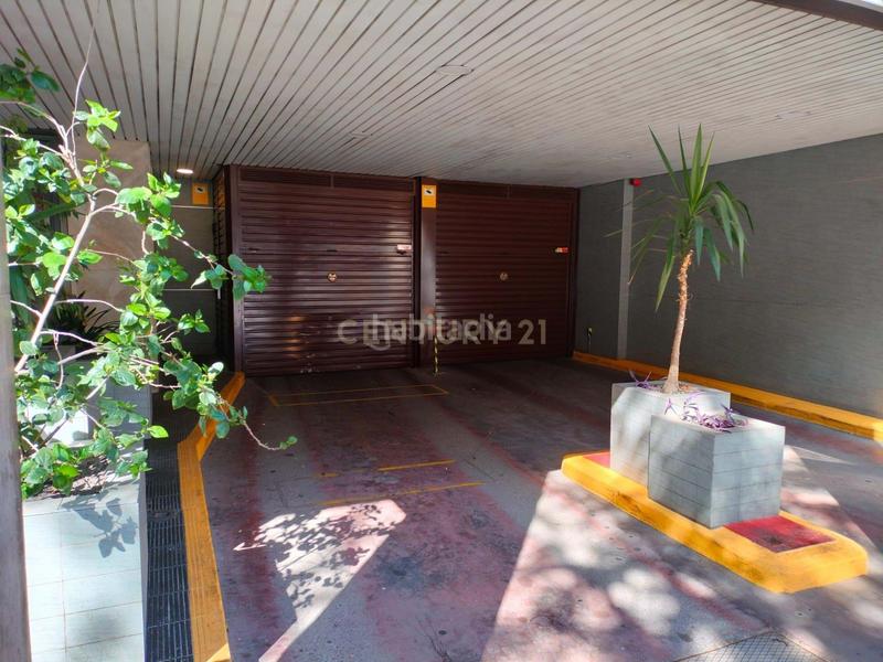 Foto 73c9ba2d-6d2a-4a0b-bd78-e93e2abe3a7b. Parking coche en carrer de la marina en Fort Pienc Barcelona
