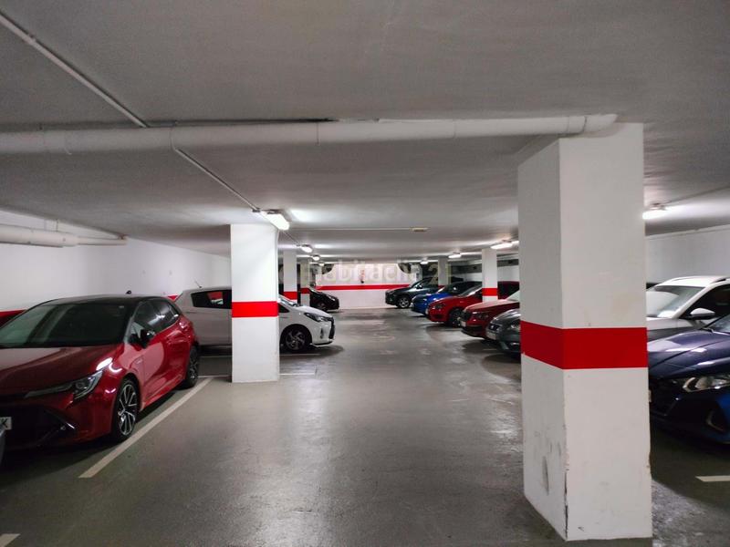Foto 9fc903f8-1b3a-4d05-ba23-6f3fa99846b0. Parking coche en carrer de la marina en Fort Pienc Barcelona