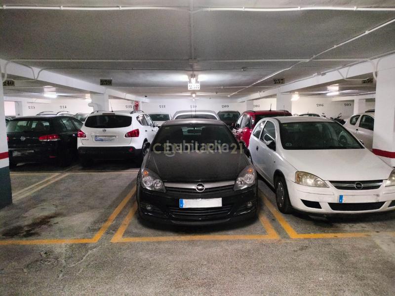 Foto eb695a2c-3674-4568-af74-e2cb7cb06f52. Parking coche en carrer de la marina en Fort Pienc Barcelona