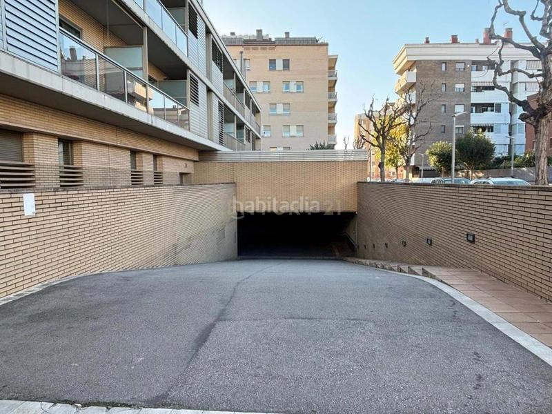 Foto 0f00a8a4-2291-4089-8ae3-8bf69df57d77. Parking coche en carrer de jacint verdaguer en Eixample Sant Joan Despí