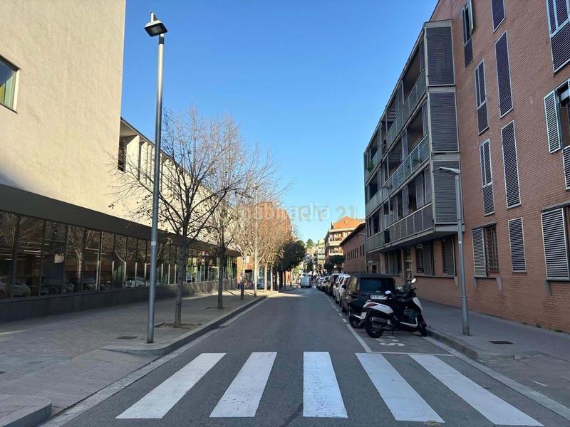 Foto b8eebe3d-a13d-4285-b21c-4ca8a9d983aa. Parking coche en carrer de jacint verdaguer en Eixample Sant Joan Despí