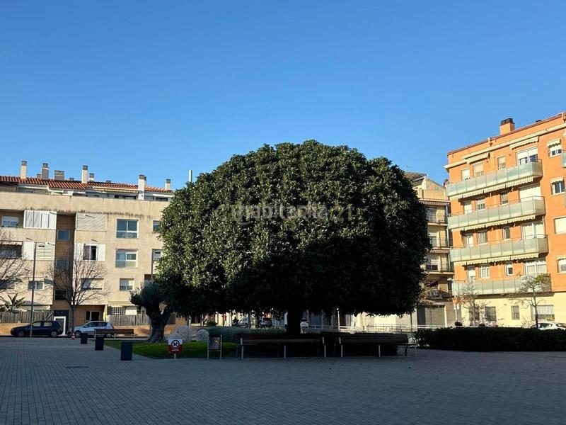 Foto ec330084-ad1a-47d1-bbf9-a3c7a27a235b. Parking coche en carrer de jacint verdaguer en Eixample Sant Joan Despí