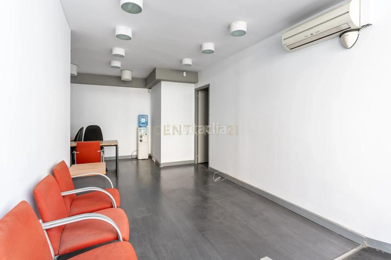 Foto fc2c4dad-c18a-4e29-bdb5-3a1782a559d4. Local commercial dans rambla de modolell dans Centre Viladecans