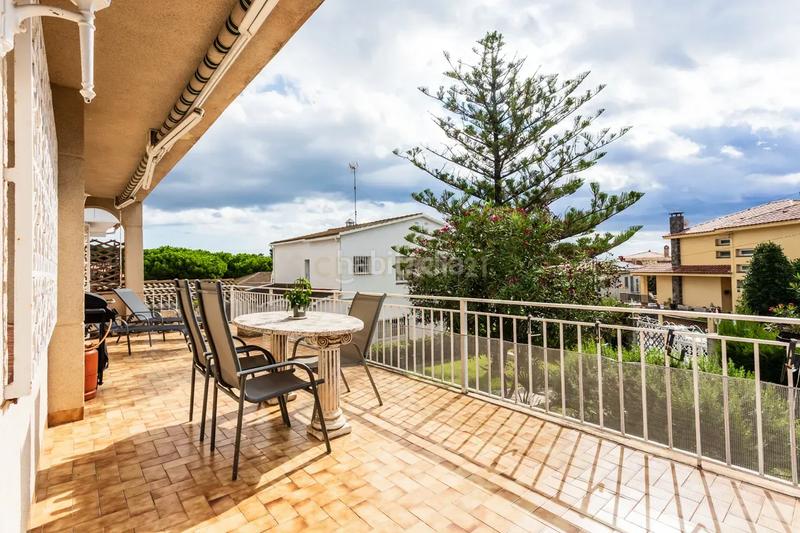 Foto 2a9b18c2-95c5-4bed-a75b-7a3265170035. Xalet a carrer narcís oller a Pinemar Pineda de Mar