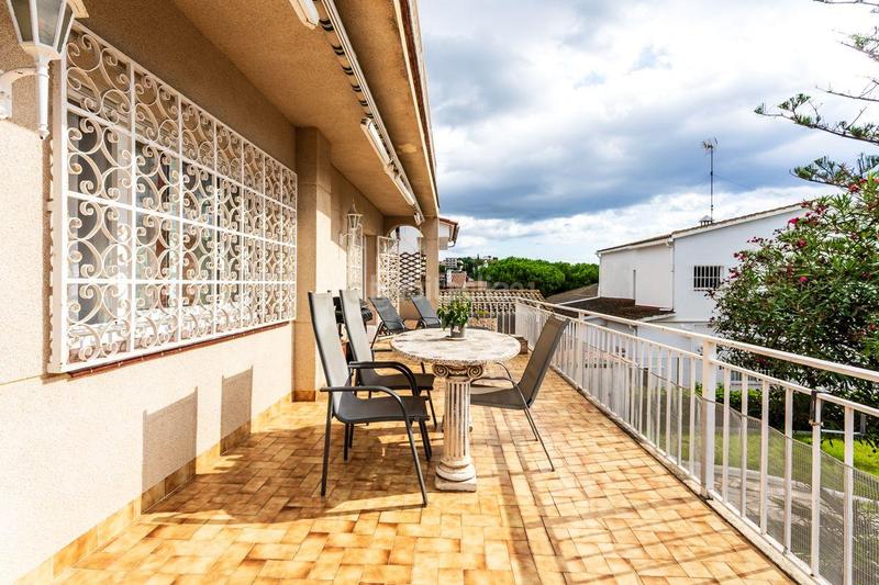 Foto b7848021-64a1-4cd1-ac03-802fed69c651. Xalet a carrer narcís oller a Pinemar Pineda de Mar