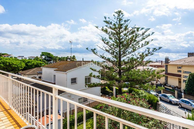 Foto ce81141a-8fc0-46cc-bbe1-6f9982eaa875. Xalet a carrer narcís oller a Pinemar Pineda de Mar