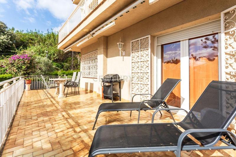 Foto d5f147bf-efae-4264-af8d-0929dc7bdf76. Xalet a carrer narcís oller a Pinemar Pineda de Mar