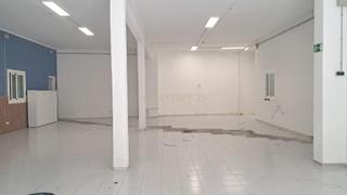 Location Local commercial à Carrer de montjuïc, sant joan despí, spain. Amplio local en alquiler en el barri centre de sant joan despí