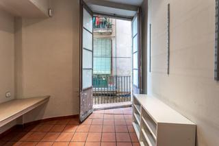 Apartment in Carrer dels mercaders, barcelona, spain. Piso en venta en el corazón de barcelona barri gotic  calle merc