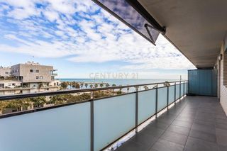 Apartamento en Carrer de la mar tirrena, 3, badalona, spain. Piso en el puerto marítimo de badalona con gran terraza y vistas