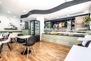 Locale commerciale in Carrer de Joaquim Rubió i Ors, 59, Cornellà de Llobregat, Spain
