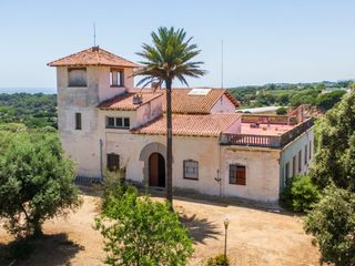Country house in Arenys de mar, spain. Exclusiva masía histórica con vistas al mar y más de 6,4 hectáre