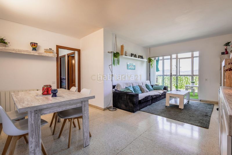 Foto f18f0bd8-241c-49ad-b05a-9940e71bd6ca. Apartament a avinguda de la generalitat a Torreblanca Sant Joan Despí