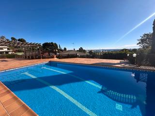 Chalet  Carrer sagitari 10. Gran casa en santa susana