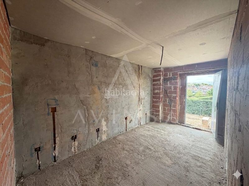 Foto 1d9424fc-ee9c-474e-88b8-c83289694858. Casa amb aparcament a Yebes - pueblo Yebes