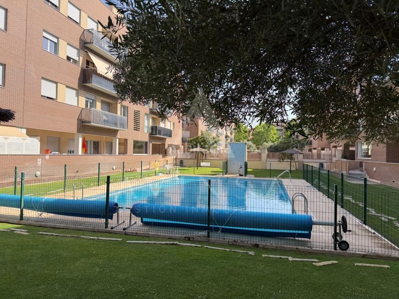 Foto 461a505c-3a2b-4457-83e2-925703639ca4. Àtic amb aparcament a Yebes - valdeluz Yebes