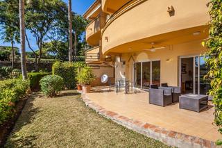 Pis  Marco polo. Planta baja con jardín en venta en urb. elviria hills, elviria,
