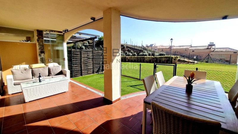 Foto 1d44fa3e-b7de-48b4-b316-01123b4d4368. Piso planta baja con jardín en venta en urb. don juan, carvajal, en Fuengirola