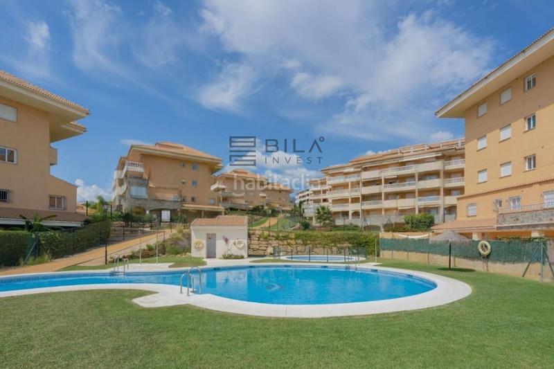 Foto d7f096fe-5c11-48f2-92a6-abd5cc463328. Piso planta baja con jardín en venta en urb. don juan, carvajal, en Fuengirola