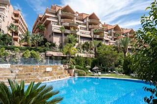 Pis  Calderón de la barca. Piso en venta en urb. magna marbella, nueva andalucia, marbella