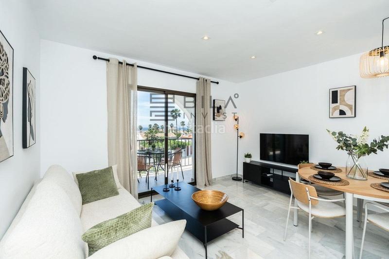 Foto 267b5dad-9200-4271-b5a2-cabef75a067a. Piso  en venta en urb. las farolas, el faro, costa en Mijas