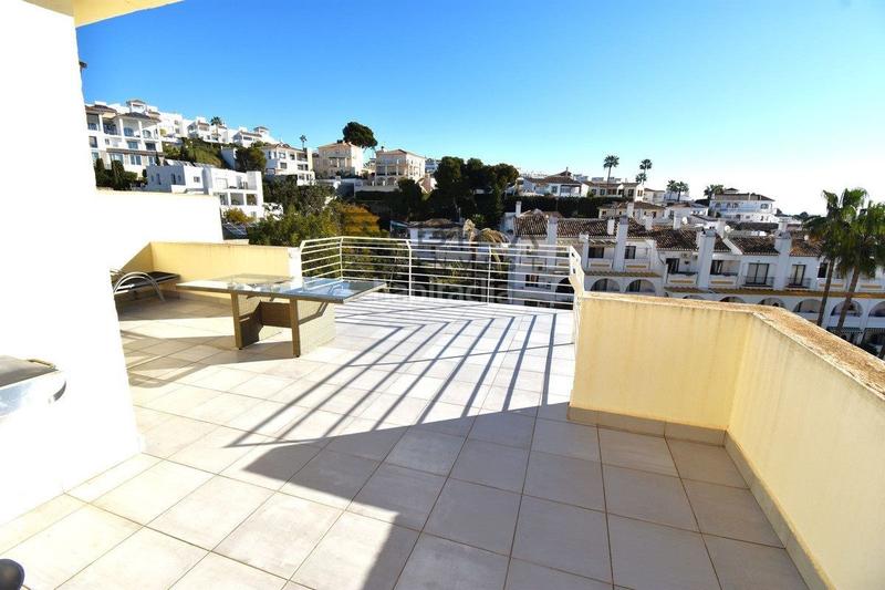 Foto 3f2244de-d7cb-4675-a3ff-b9dd185e9141. Ático  en venta en urb. refugio de riviera, costa en Mijas