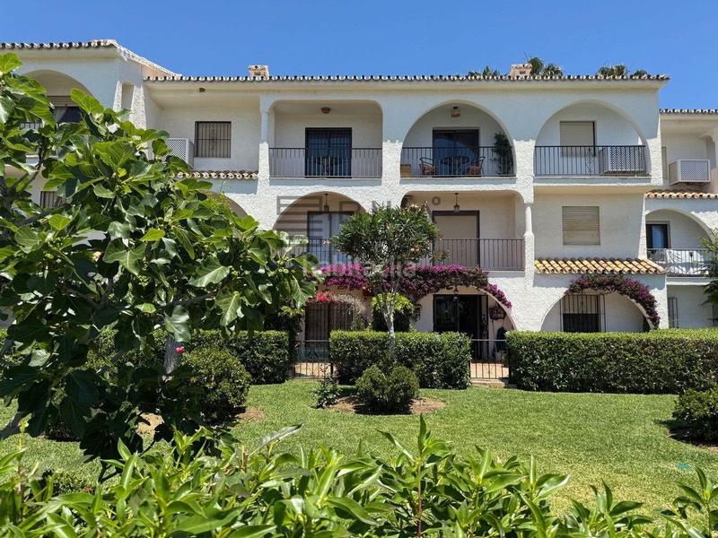 Foto a99e7714-9475-4acb-a0fa-e35bf626b7bf. Appartamento con parcheggio piscina in El Faro de Calaburra - Chaparral Mijas