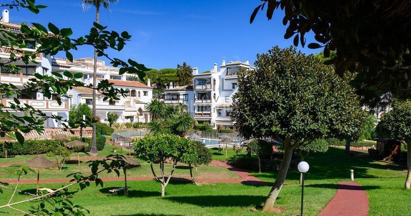 Foto 03a5f549-8eb7-4c30-af54-33a7a118bb87. Piso  en venta en urb. Calahonda park, costa en Mijas