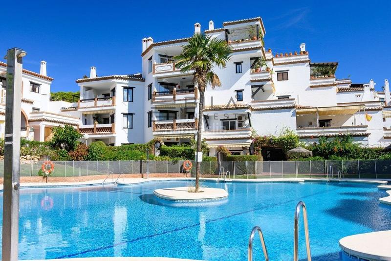 Foto 723f0aa1-62e2-47e9-8ab8-51f8677c38f2. Piso  en venta en urb. Calahonda park, costa en Mijas
