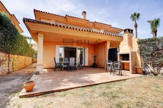 Casa adossada  Opalo. Villa pareada en venta en urb. los flamencos, riviera del sol, m